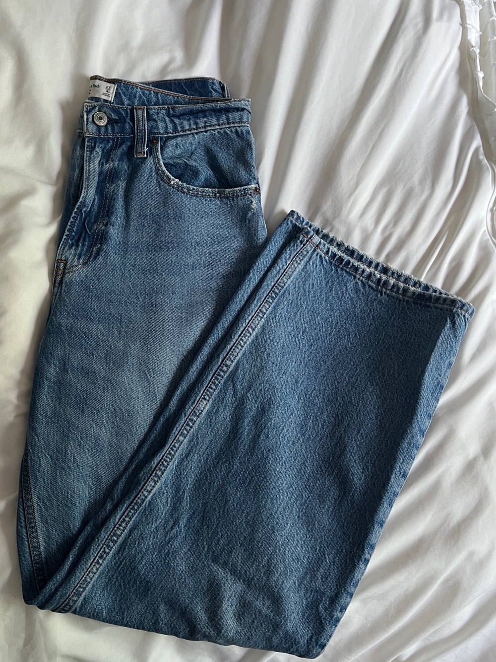 Loose High Rise Jeans - Picture 2 of 4